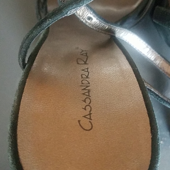 Cassandra Ray suede heels - Picture 5 of 5